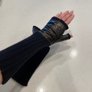 Italian Cashmere & Leather Fingerless Gloves in Black